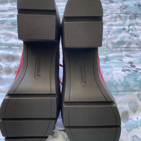 Heels - Picture 4 of 4